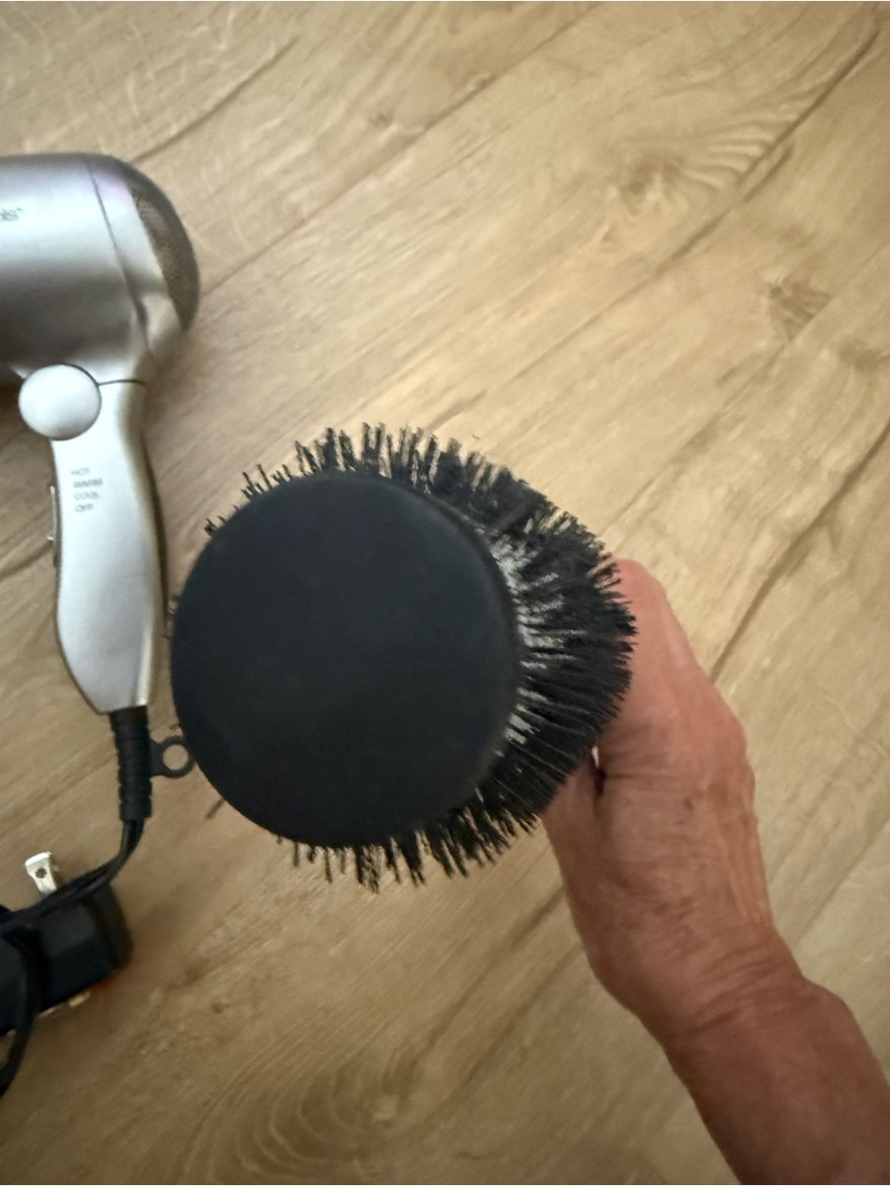 Paul Mitchell foldable, travel ion Blow dryer and large pro barrel round brush - Picture 7 of 10